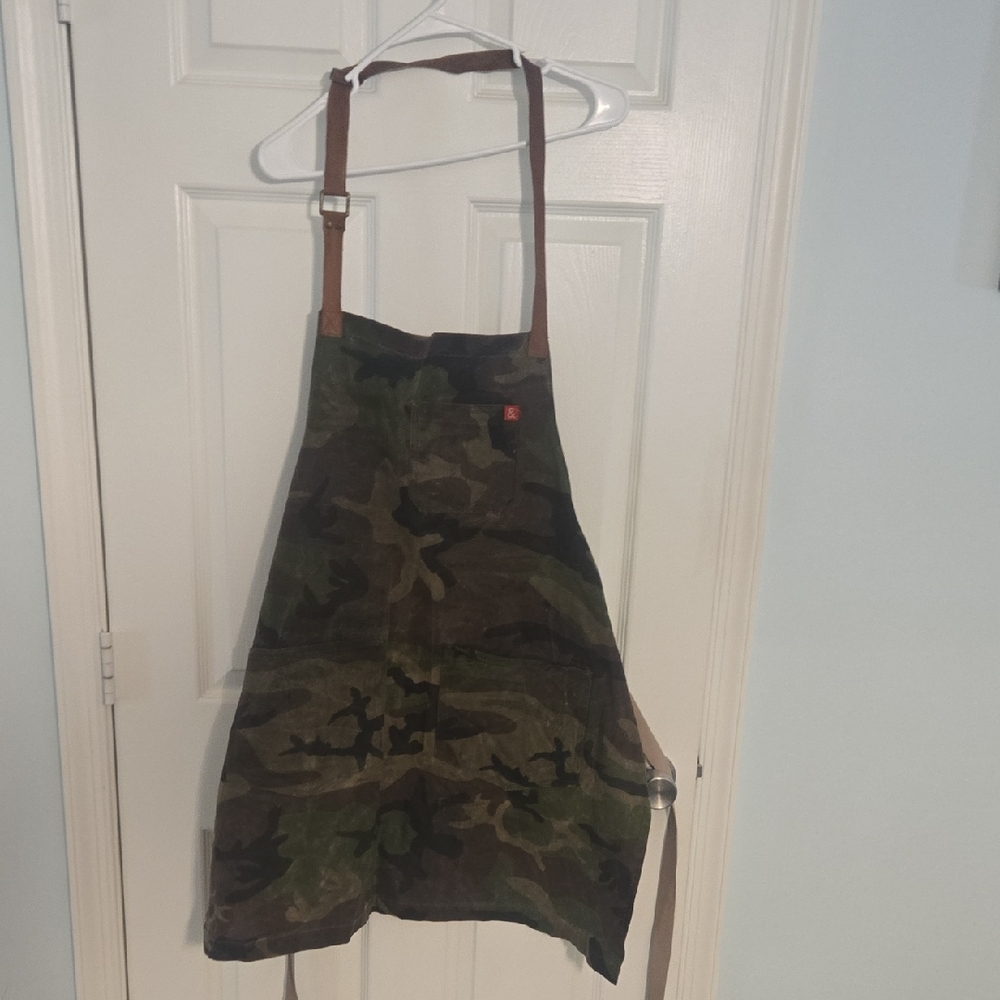Camo Hedley And Bennet Wax Utility Apron with Brown Straps